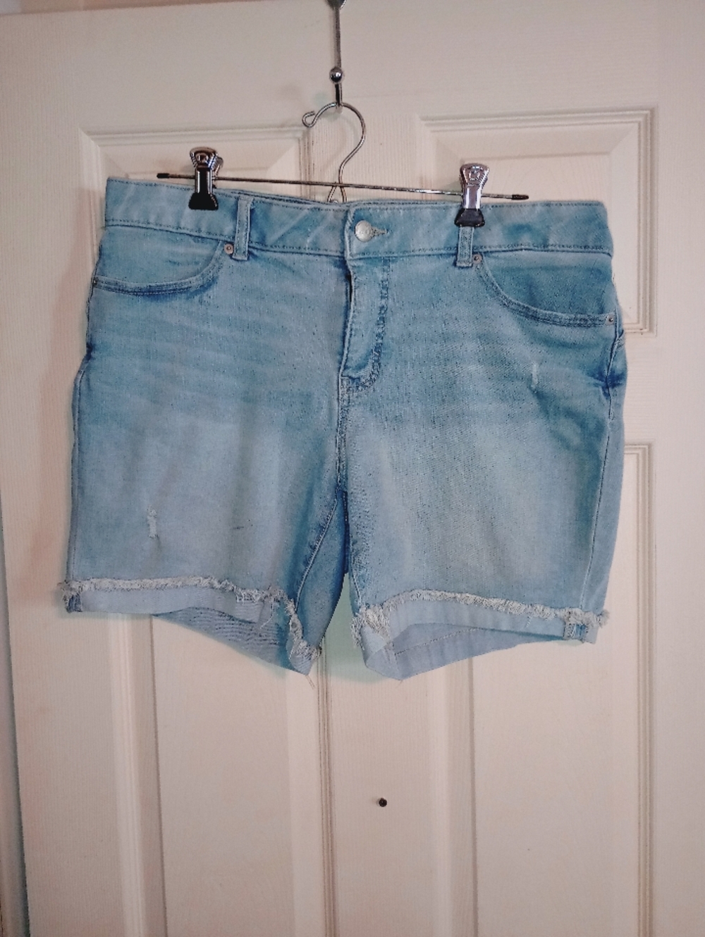 Time & Tru Light Wash Denim Shorts Size 14
